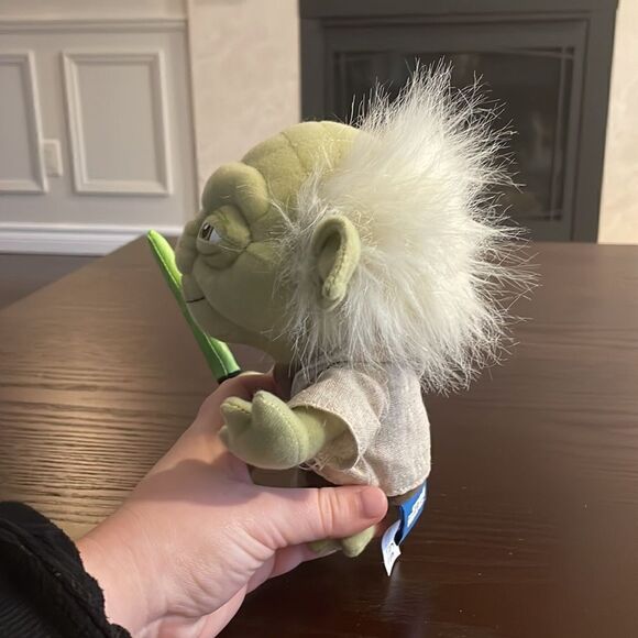 Star Wars Yoda Plush Lucasfilms Ltd Excellent Condition with Lightsaber 8” - Picture 2 of 7